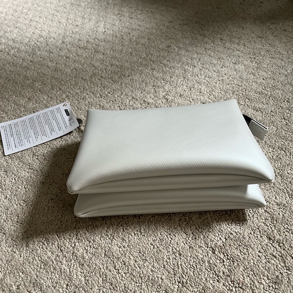 NWT Silver/Pearl-Toned Clutch Bag w/ Strap Loops - Picture 4 of 4